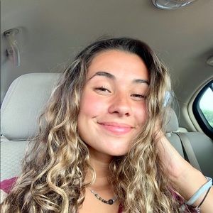 Meet your Posher, Caitlyn